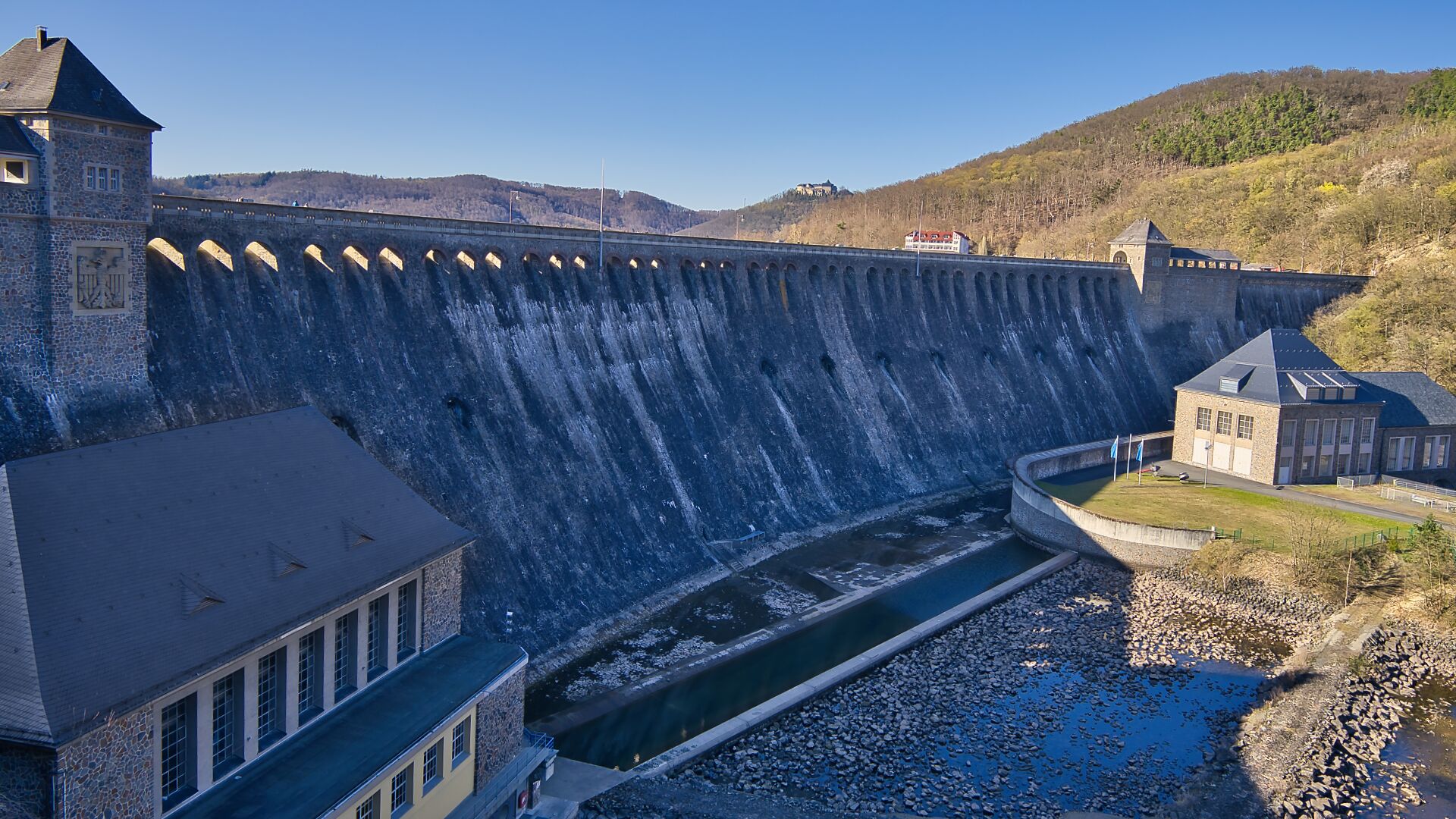 Sperrmauer Unbeleuchtet